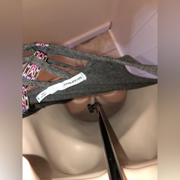 Gray top with a colorful design from Maurice’s in a size small - Picture 11 of 11